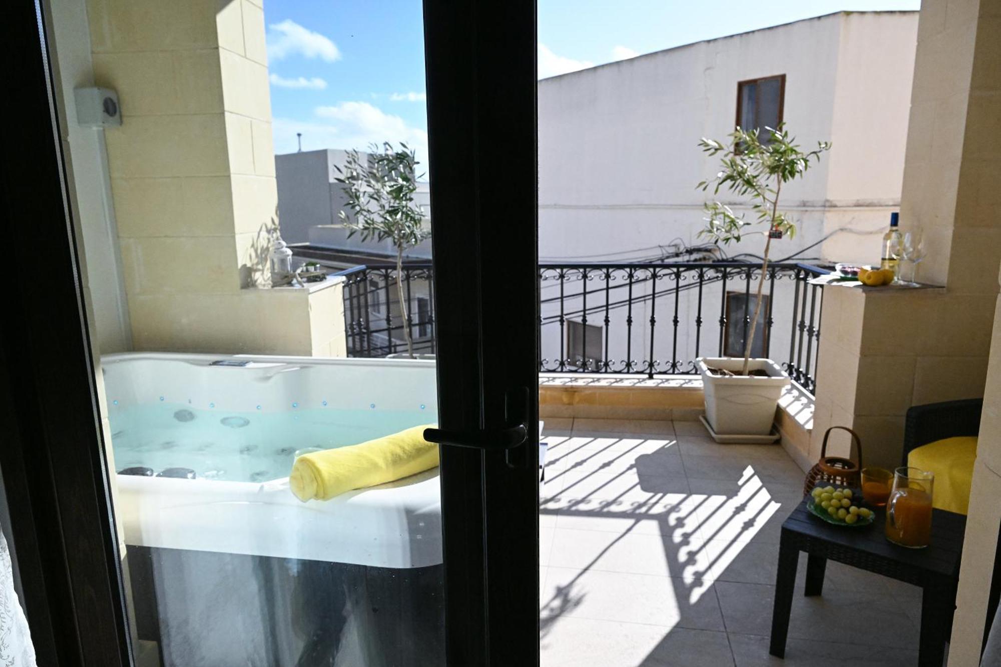 מליאהה Fl 1 Ta'Lonza Luxury With Hot Tub By Homely מראה חיצוני תמונה