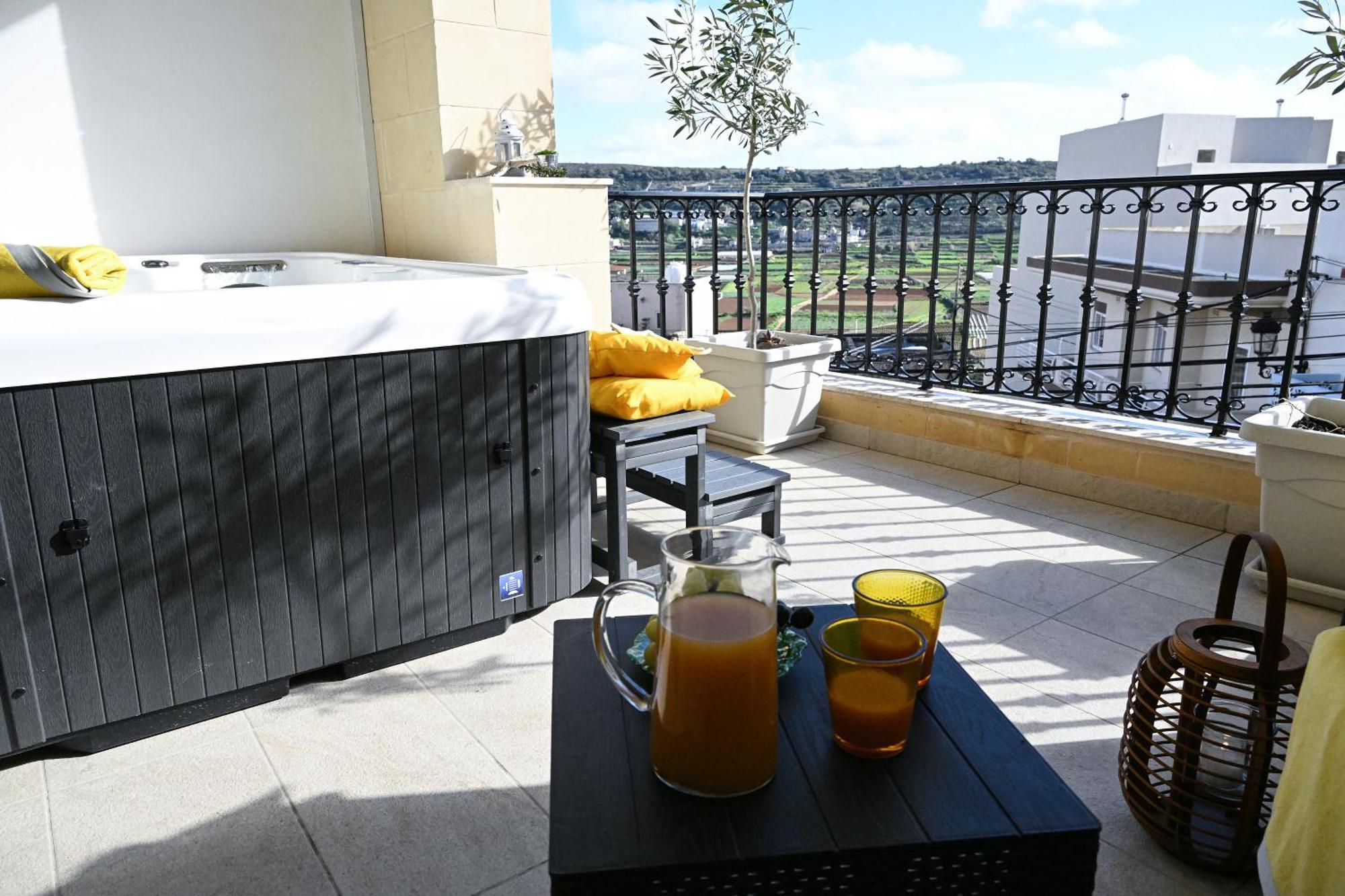 דירות מליאהה Ta'Lonza Luxury Near Goldenbay With Hot Tub App1 מראה חיצוני תמונה